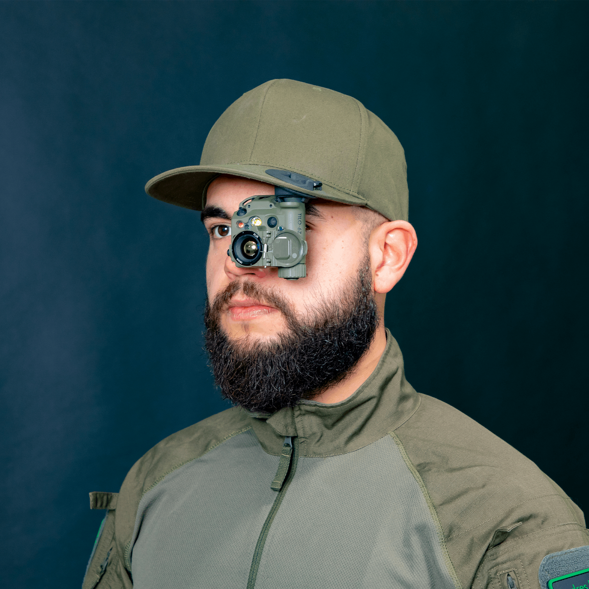 Mann mit TILO CAP und TILO Waermebildbrille