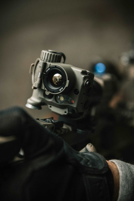 Nahaufnahme der TILO-Waermebildbrille als Vorsatzgeraet